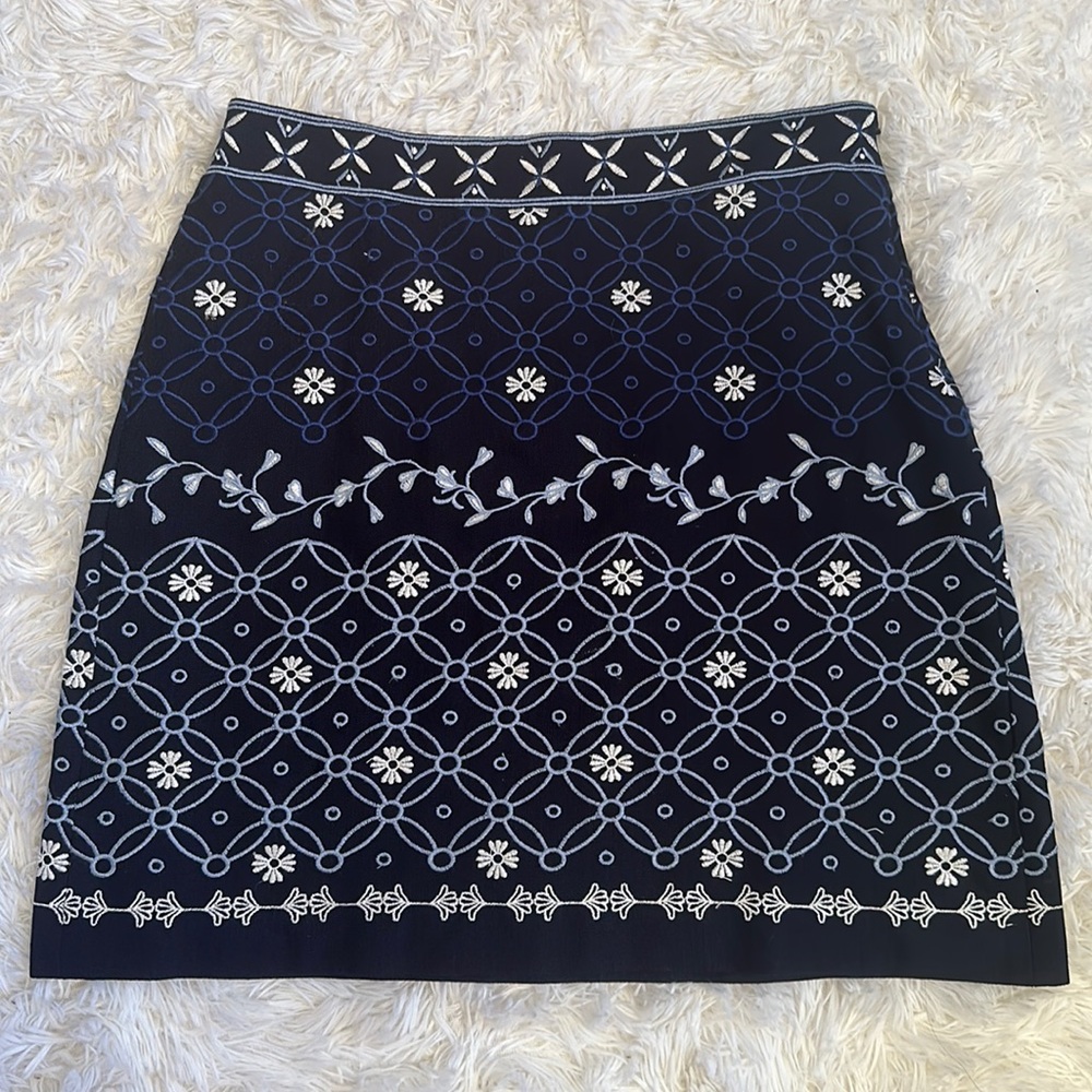 Loft size 4 skirt black and blue - zipper on side